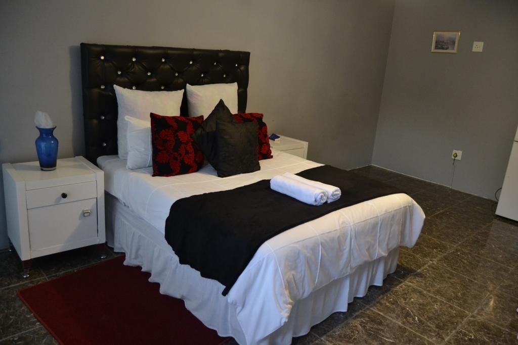 Thembisi Guesthouse 纽卡斯尔 外观 照片