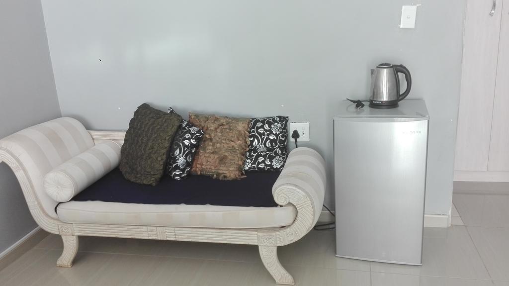 Thembisi Guesthouse 纽卡斯尔 外观 照片