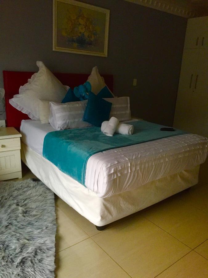 Thembisi Guesthouse 纽卡斯尔 外观 照片