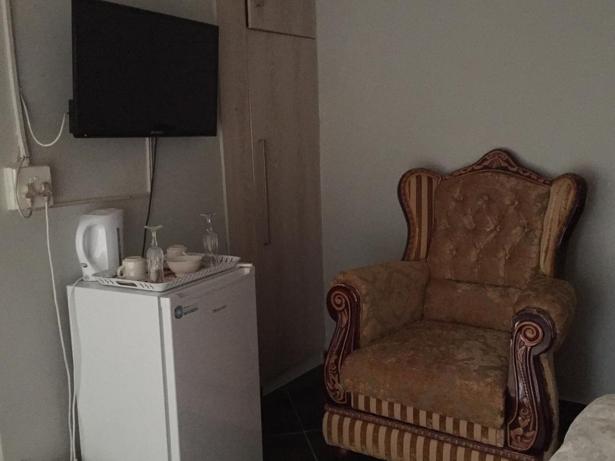 Thembisi Guesthouse 纽卡斯尔 外观 照片